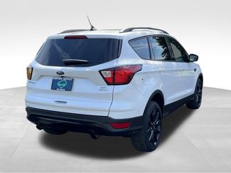 Used 2019 Ford Escape SE FWD video 2