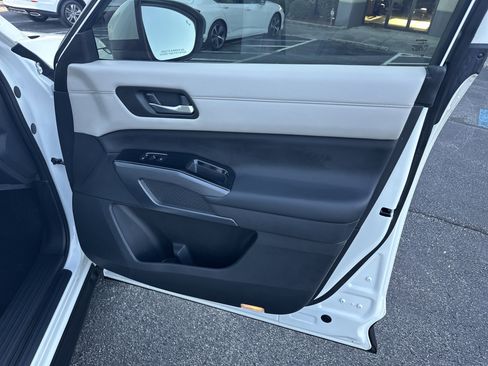 Used 2022 Nissan Pathfinder SL w/ Cargo Package image 16