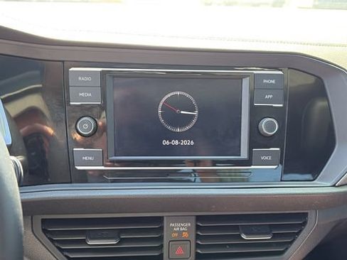 Used 2023 Volkswagen Jetta SE FWD image 17