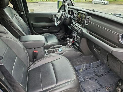 Used 2023 Jeep Wrangler Unlimited Sahara w/ Cold Weather Group AWD/4WD image 10