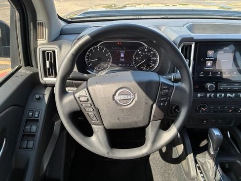 Certified 2025 Nissan Frontier SV AWD/4WD image 13