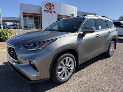 New 2026 Toyota Highlander Limited AWD/4WD image 1