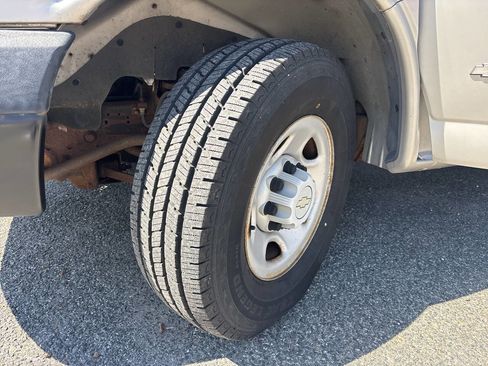 Used 2006 Chevrolet Express 2500 image 35