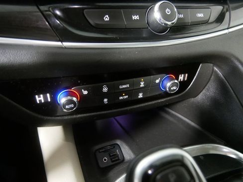 Used 2021 Buick Enclave Essence w/ Sound and Sites Package image 25