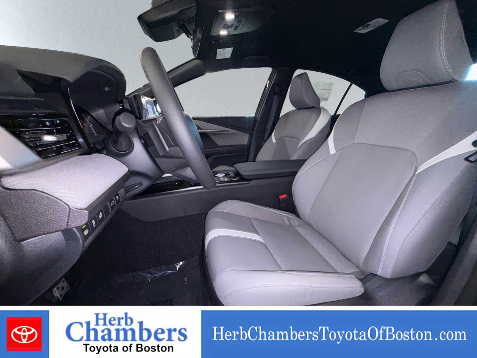 Used 2026 Toyota Camry SE FWD image 6