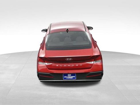 Certified 2026 Hyundai Elantra SE FWD image 27