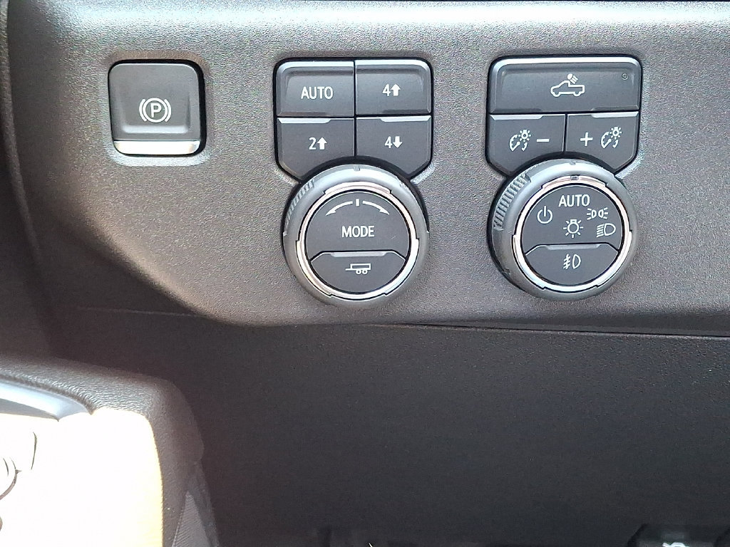 Used 2024 Chevrolet Silverado 1500 LT Trail Boss w/ LPO, Dark Essentials Package AWD/4WD image 26
