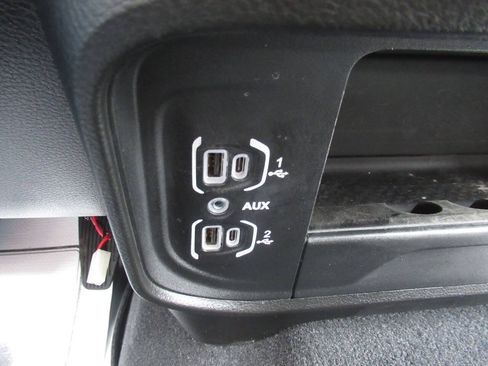 Used 2025 RAM 2500 Laramie AWD/4WD image 32