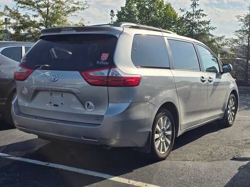 Used 2015 Toyota Sienna LE AWD/4WD image 7