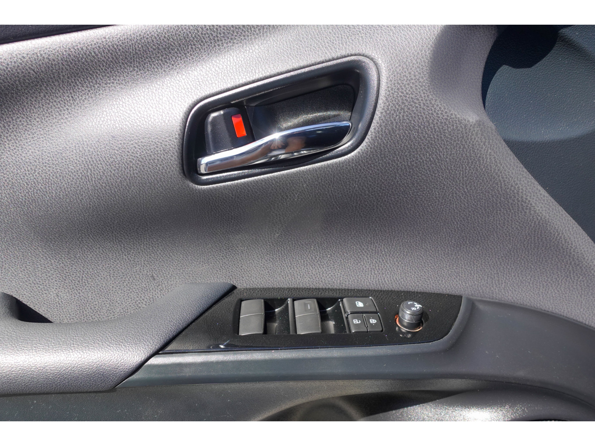 Used 2022 Toyota Prius Prime XLE FWD image 11