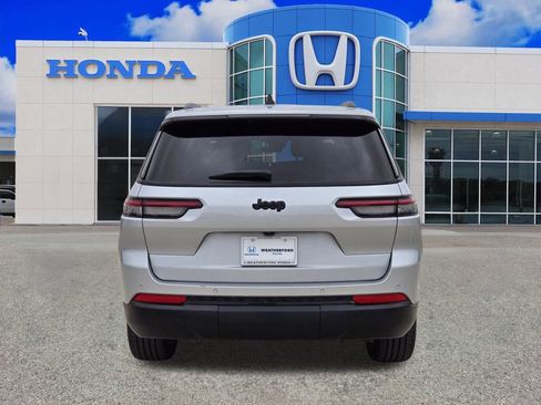 Used 2025 Jeep Grand Cherokee L Laredo RWD image 4