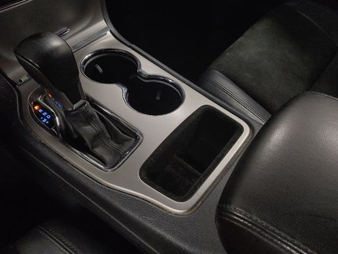 Used 2019 Jeep Grand Cherokee Altitude image 26