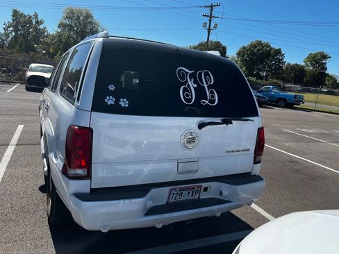 Used 2002 Cadillac Escalade AWD image 3