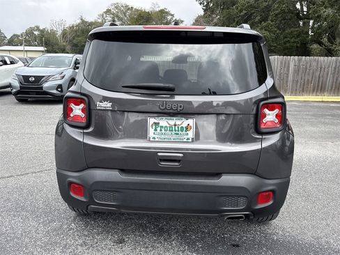Used 2021 Jeep Renegade Latitude image 4