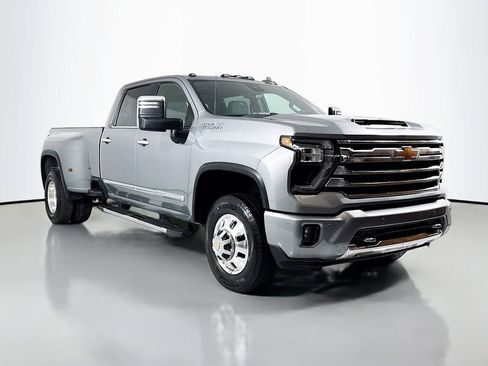 Used 2024 Chevrolet Silverado 3500 High Country w/ High Country Premium Package AWD/4WD image 3