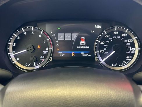 Used 2023 Toyota Highlander XLE FWD image 28