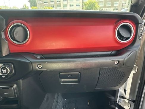 Used 2023 Jeep Gladiator Rubicon w/ LED Lighting Group AWD/4WD image 28