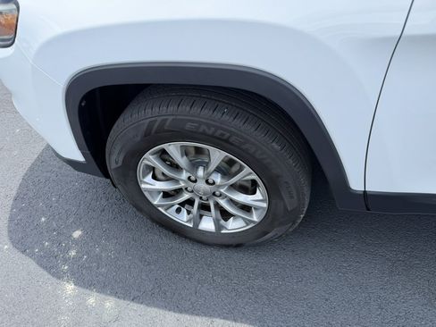 Used 2019 Jeep Cherokee Latitude Plus w/ Comfort/Convenience Group AWD/4WD image 15