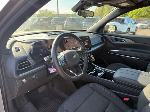 Used 2025 Chevrolet Traverse LT w/ Driver Confidence Package FWD image 14