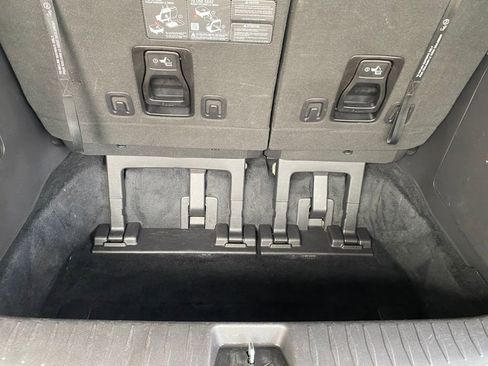 Used 2025 Kia Carnival FWD image 11