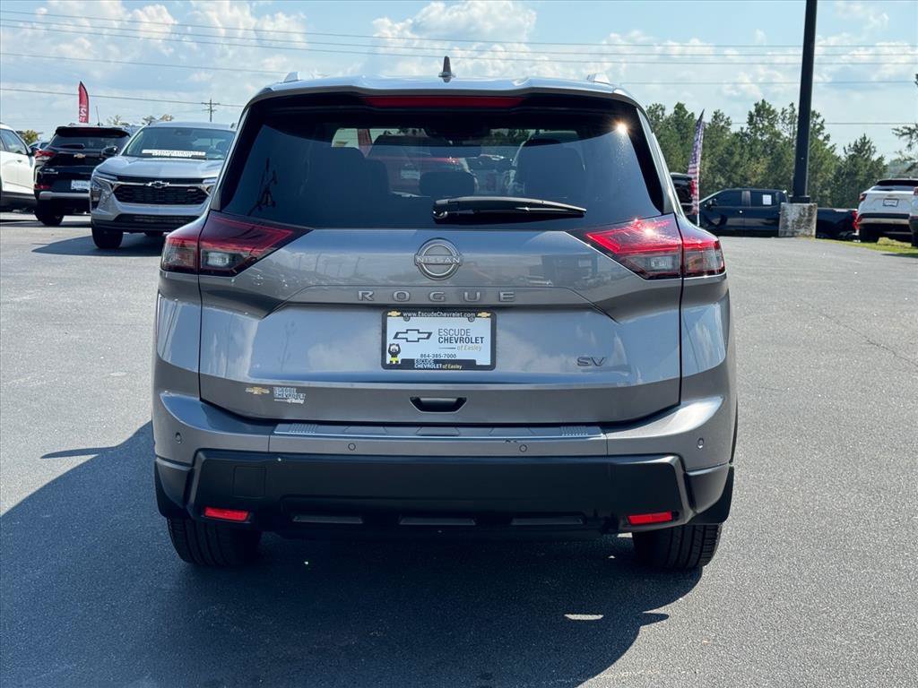 Used 2024 Nissan Rogue SV w/ SV Premium Package FWD image 4
