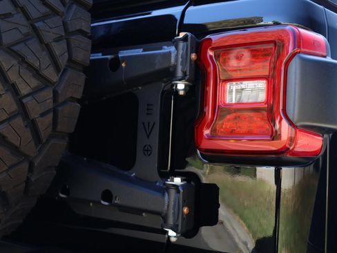 Used 2021 Jeep Wrangler Unlimited Rubicon w/ Trailer Tow Package AWD/4WD image 11