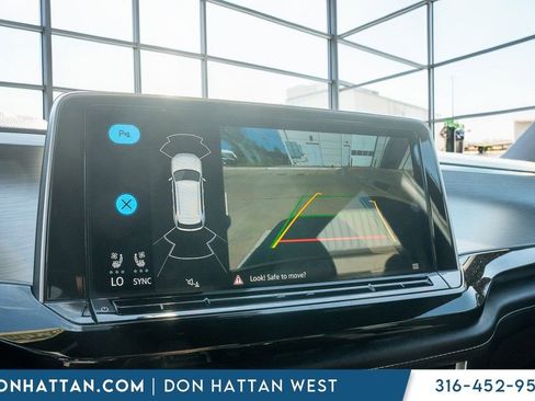 Used 2024 Volkswagen Atlas Cross Sport SE FWD image 8