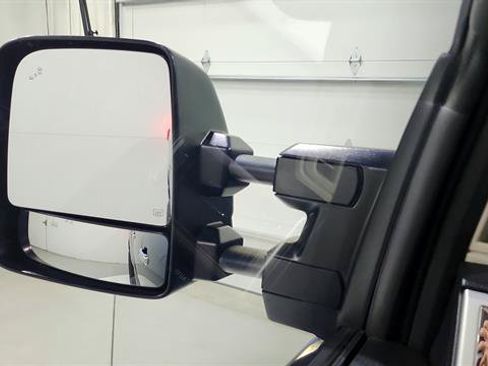 Used 2017 Nissan Titan SV RWD image 12