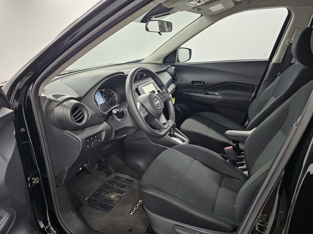 Used 2025 Nissan Kicks Play S FWD image 13