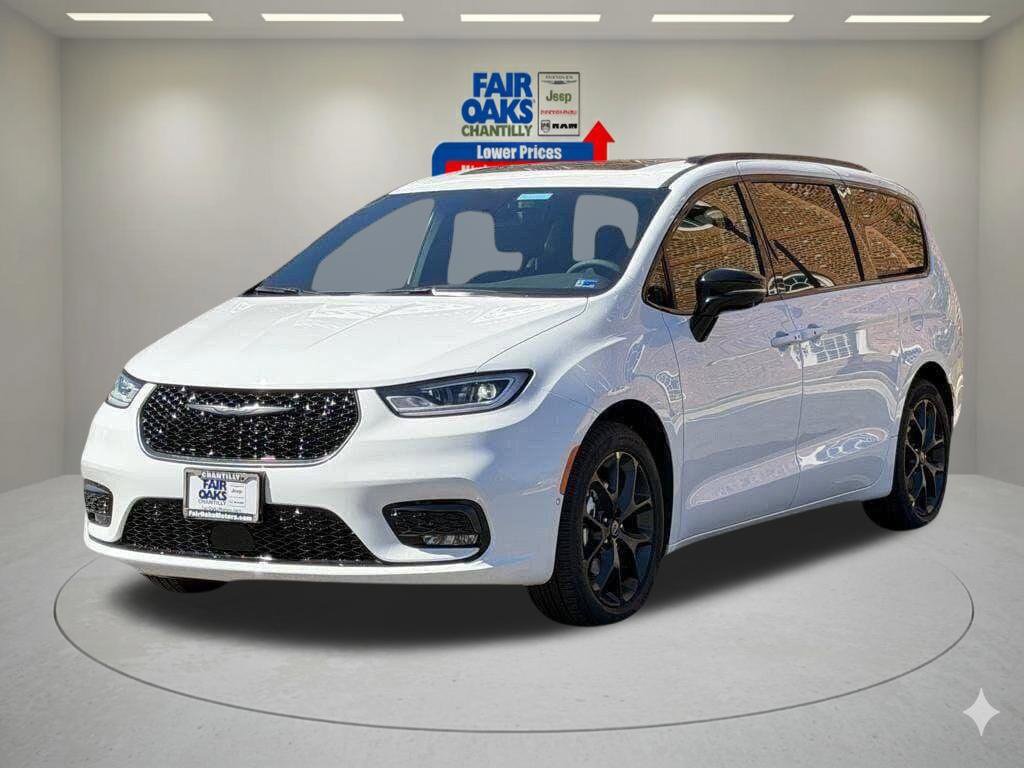 New 2026 Chrysler Pacifica Select w/ S Appearance Package FWD image 2