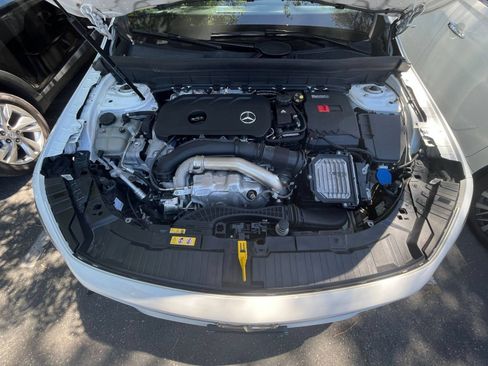 Used 2025 Mercedes-Benz GLB 250 image 33