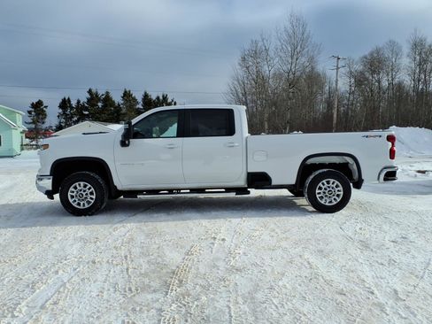 Used 2025 Chevrolet Silverado 2500 LT w/ Convenience Package image 3