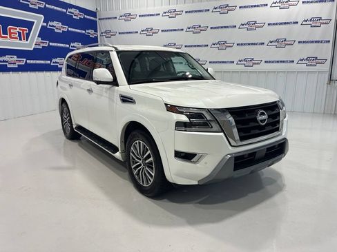Used 2024 Nissan Armada SL w/ Captain's Chairs Package AWD/4WD image 8