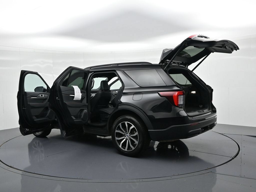 Certified 2025 Ford Explorer ST-Line AWD/4WD image 26