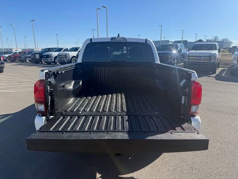 Used 2020 Toyota Tacoma SR image 35