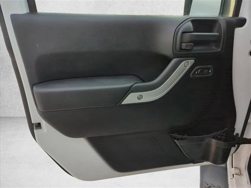 Used 2016 Jeep Wrangler Sahara w/ Connectivity Group image 7