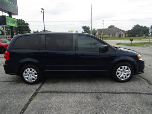 Used 2016 Dodge Grand Caravan SE w/ Quick Order Package 29E SE FWD image 9