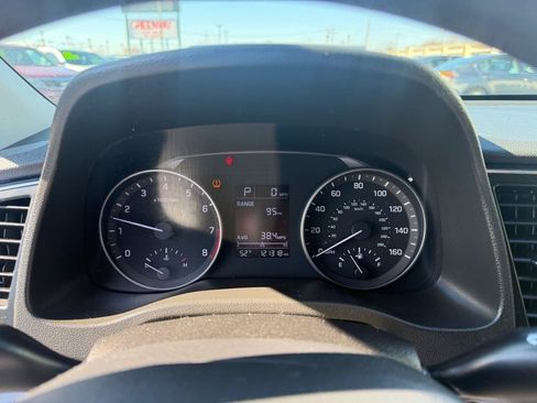 Used 2017 Hyundai Elantra SE FWD image 29