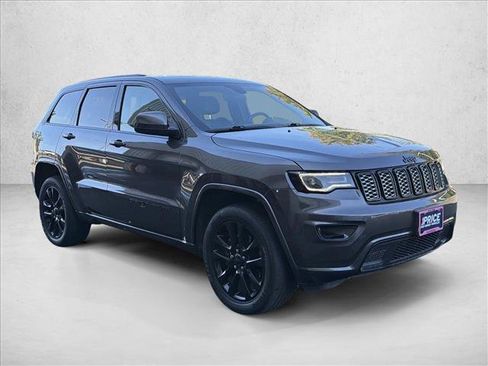 Used 2021 Jeep Grand Cherokee Laredo X AWD/4WD image 3