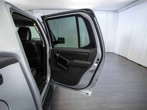 Used 2009 Ford Explorer Sport Trac Adrenalin image 23