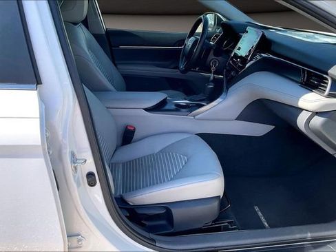 Used 2024 Toyota Camry SE image 7