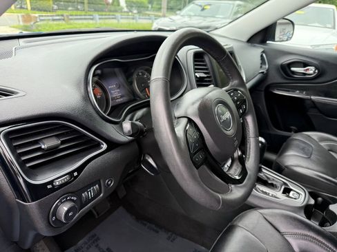 Used 2023 Jeep Cherokee Altitude Lux image 12