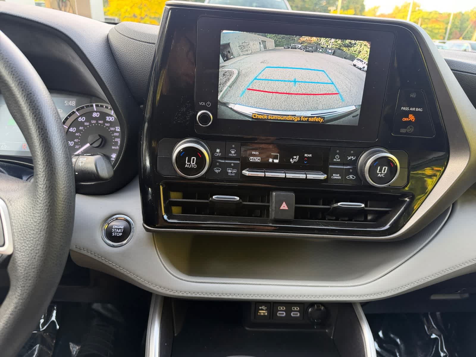Used 2023 Toyota Highlander L AWD/4WD image 48