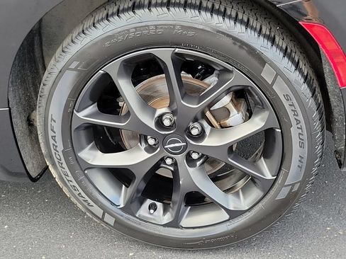 Used 2025 Chrysler Pacifica Limited FWD image 5