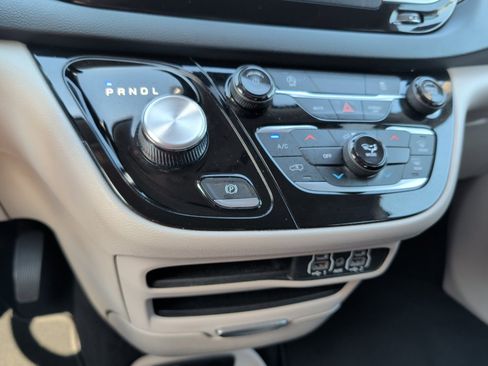 Used 2023 Chrysler Voyager LX FWD image 24