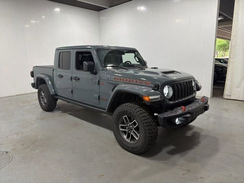 Used 2025 Jeep Gladiator Mojave AWD/4WD image 4