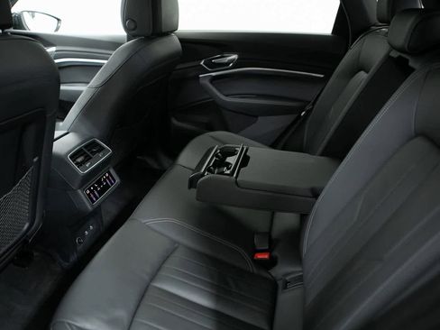 Used 2022 Audi e-tron Premium image 28