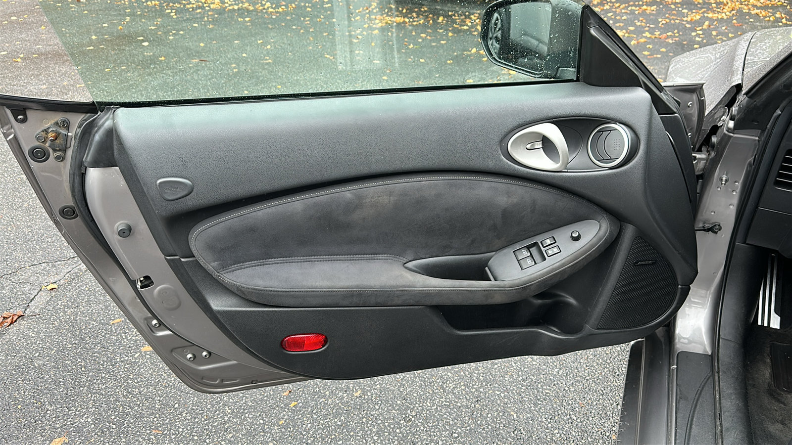 Used 2010 Nissan 370Z Touring RWD image 14