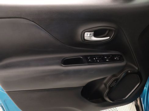 Used 2022 Jeep Renegade Altitude image 16