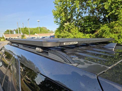 Used 2020 Ford Explorer XLT w/ Equipment Group 202A AWD/4WD image 11